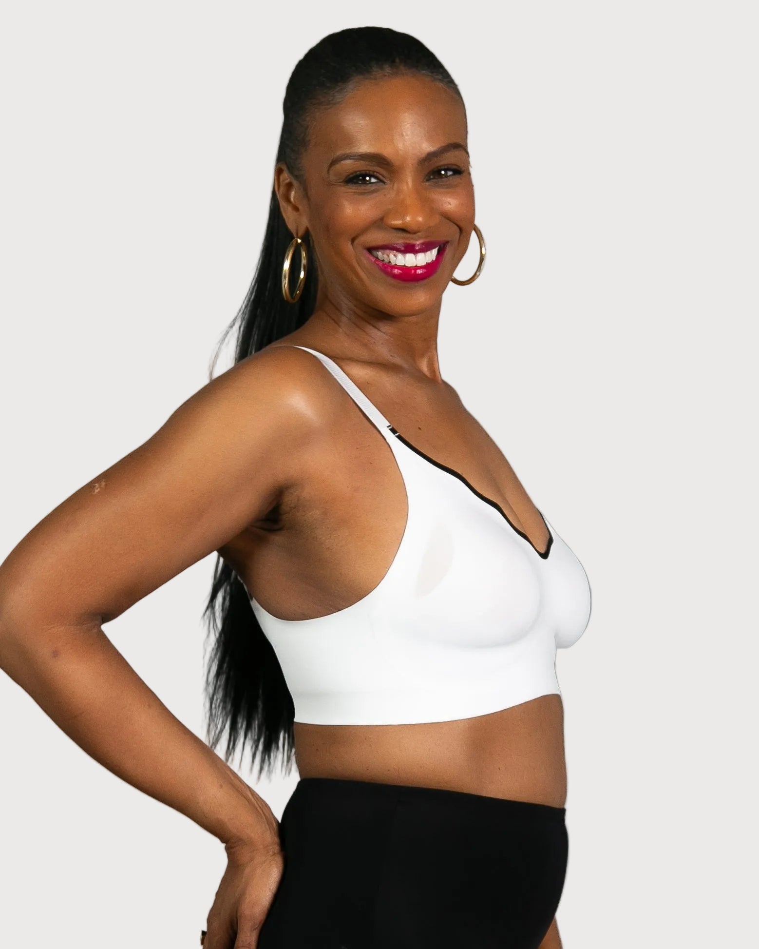 White/Black Invisible Edge Scalloped Neckline Bra by Rhonda Shear — front view, seamless leisure bra