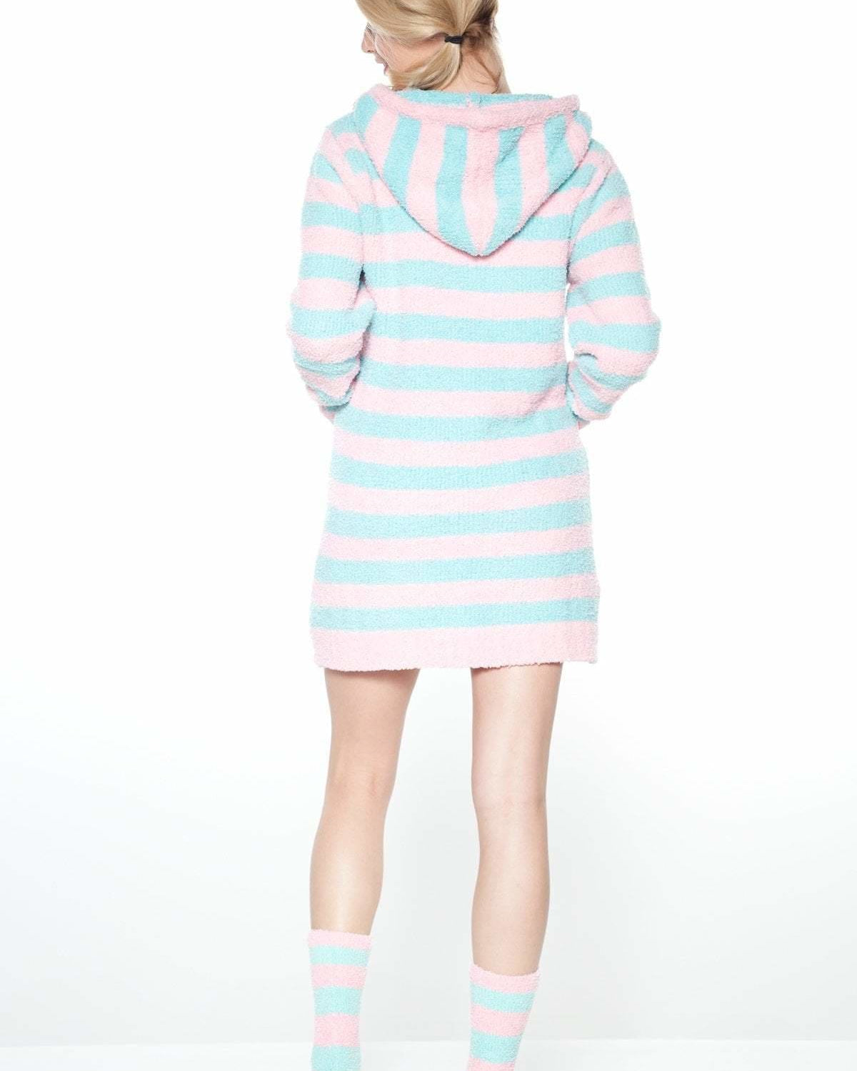 Marshmallow Hooded Lounger with Slipper Sock_Rhonda_Shear_6