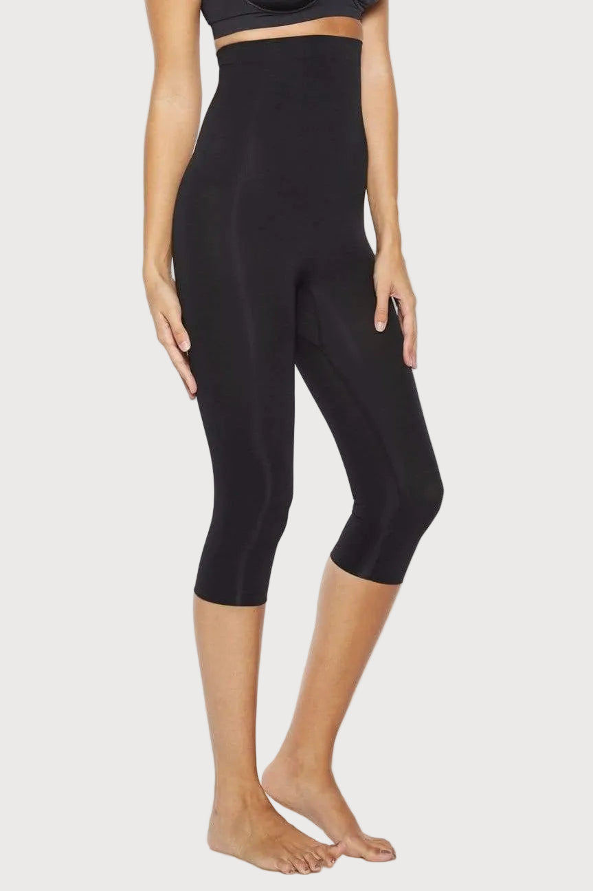 Seamless Shaping Capri Legging_Rhonda_Shear_1
