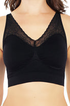 Seamless Leisure Bra With Lace Neckline_Rhonda_Shear_3